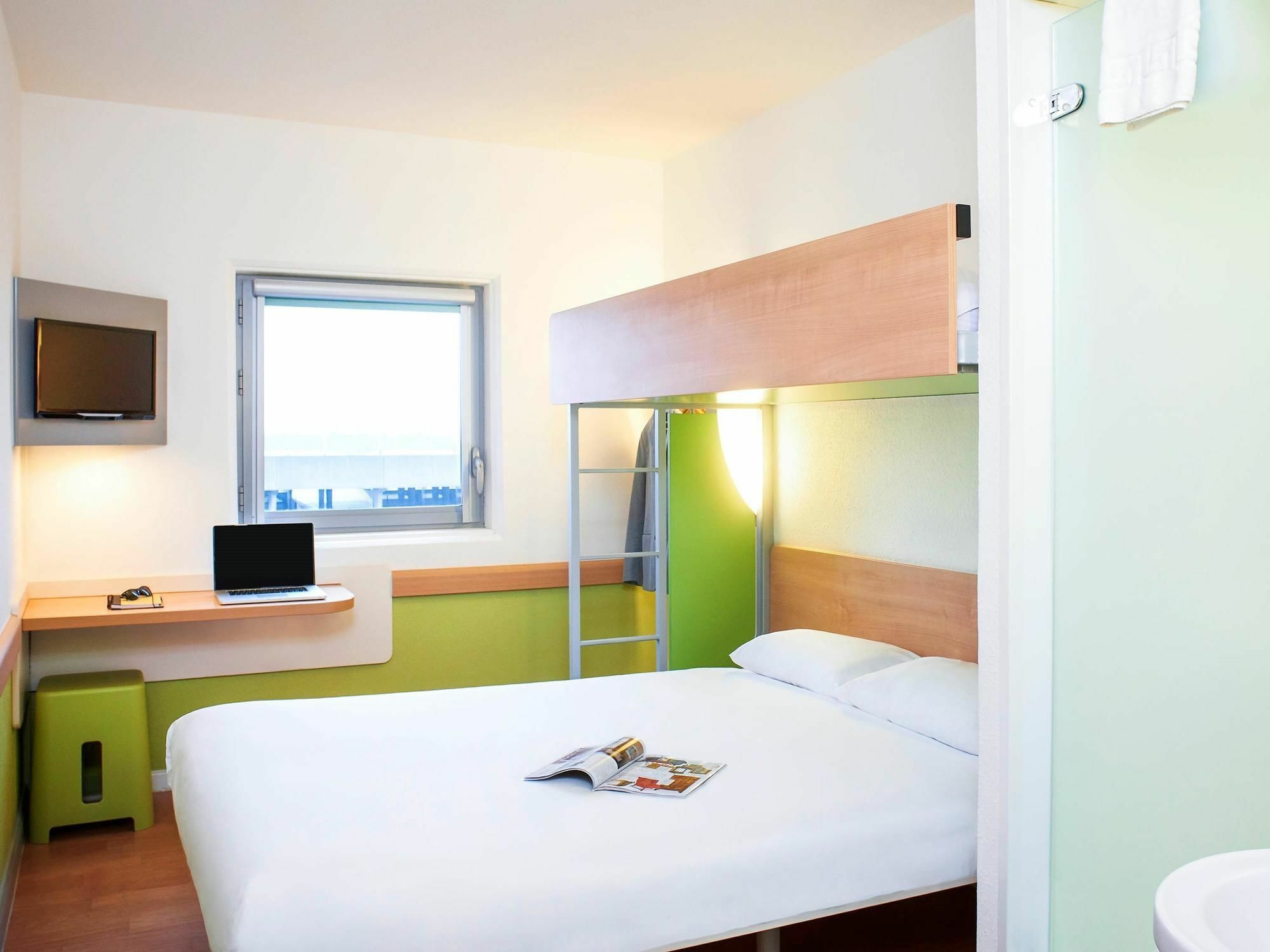Ibis Budget Birmingham Airport Terminal Building - Nec บิกเกนฮิลล์ ภายนอก รูปภาพ