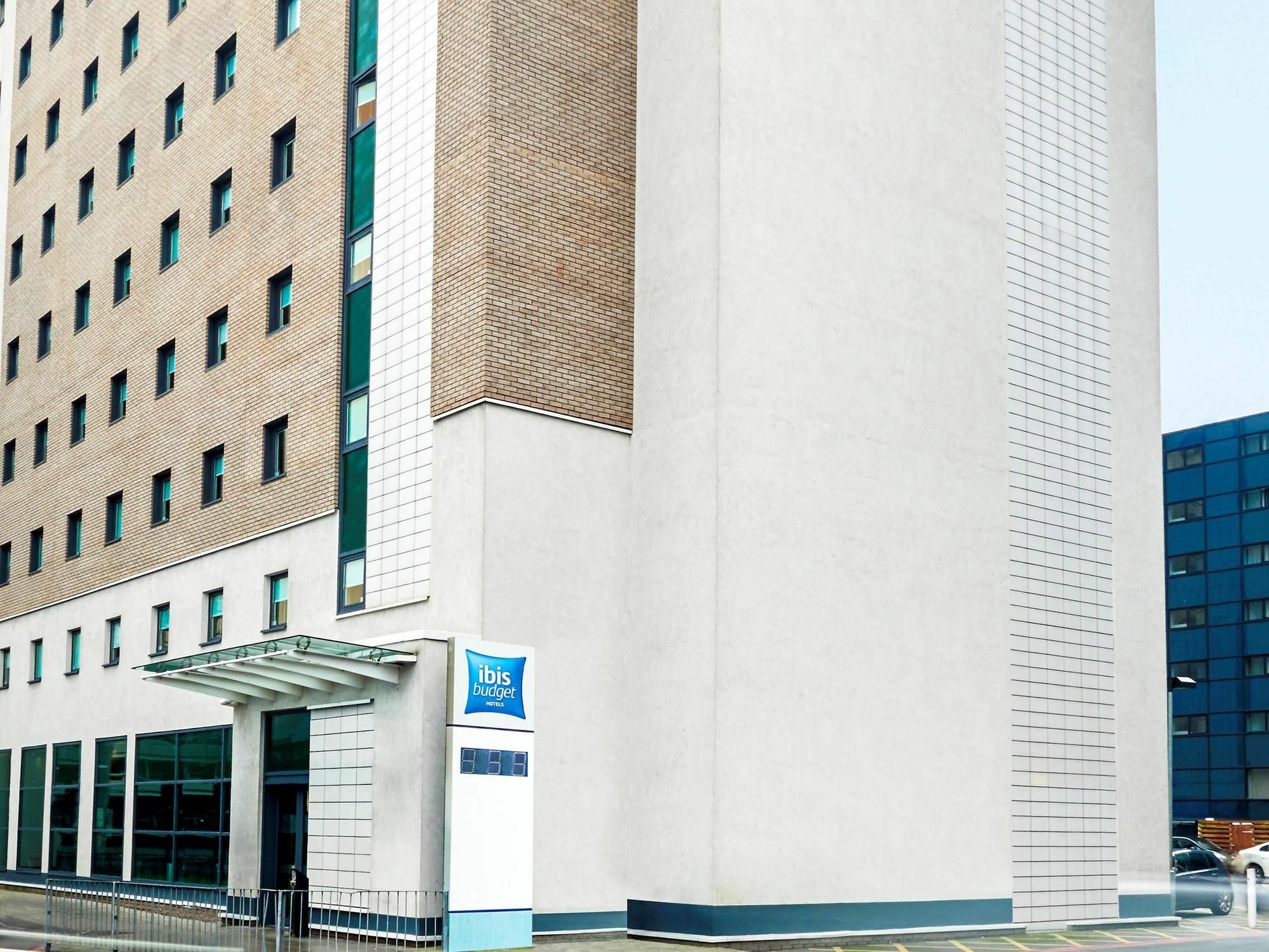 Ibis Budget Birmingham Airport Terminal Building - Nec บิกเกนฮิลล์ ภายนอก รูปภาพ